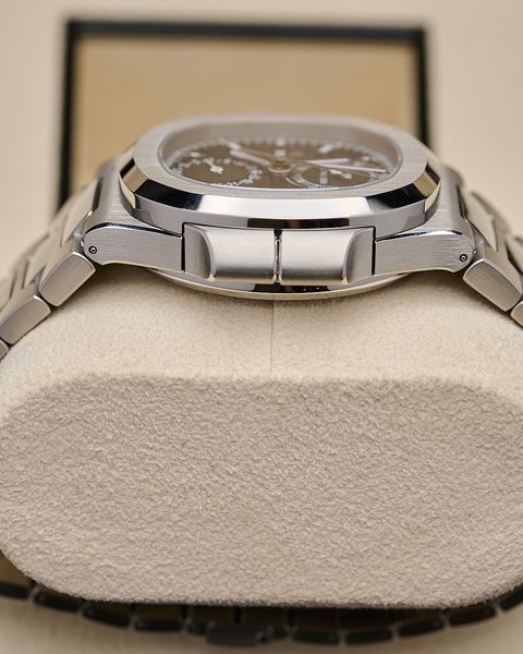 Patek Philippe Nautilus 5990/1A-001